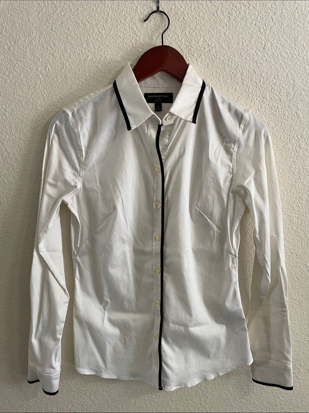 Banana Republic Women's Non-Iron White Button-Down Shirt size 4